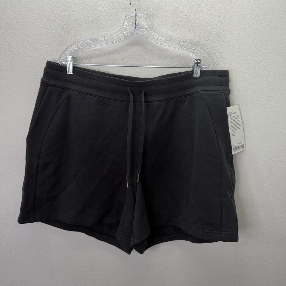 New Lululemon Scuba High Rise Short 5" Inseam Women's Size 18 NWT Sweatshorts